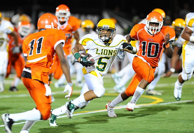 WASHINGTON, D.C. August, 27 : Carroll RB Jonathan Haden shreads the Coolidge defense on August 27, 2010 in Washington, D.C. {Photo by Jonathan Newton/The Washington Post}